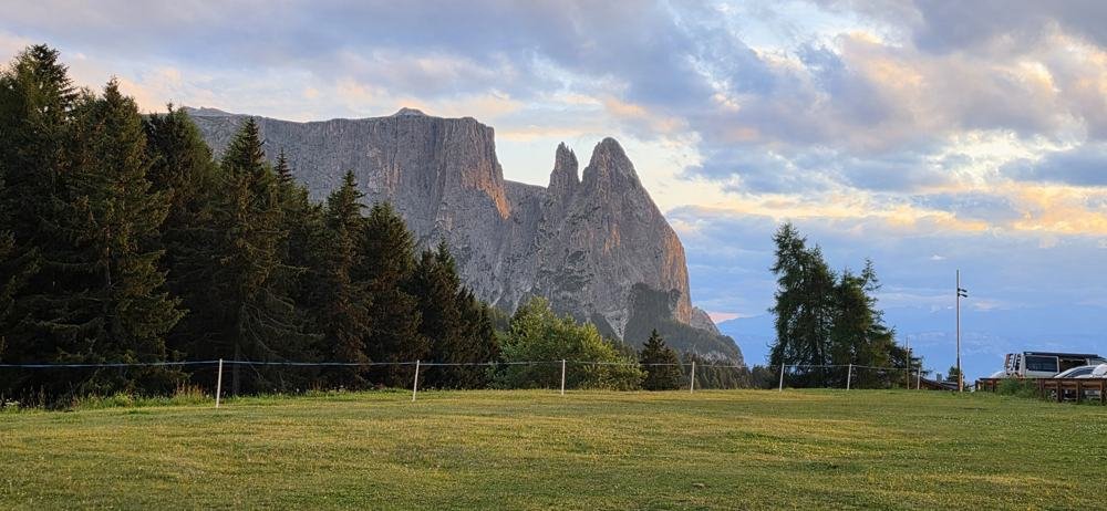 Vista das Dolomitas ao entardecer